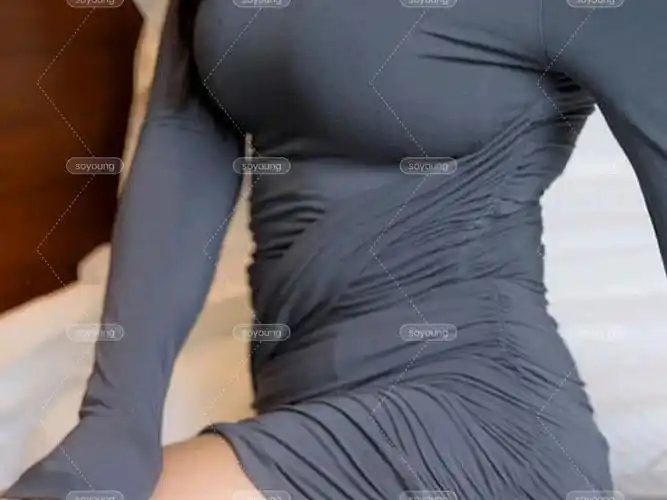 胸部越来越软,很多人夸我胸型好看 ,比较自然,不知道是不是胸部变大