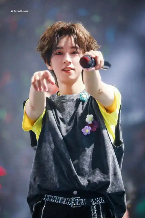 兔牙时代#贺峻霖时代@时代少年团-贺峻霖