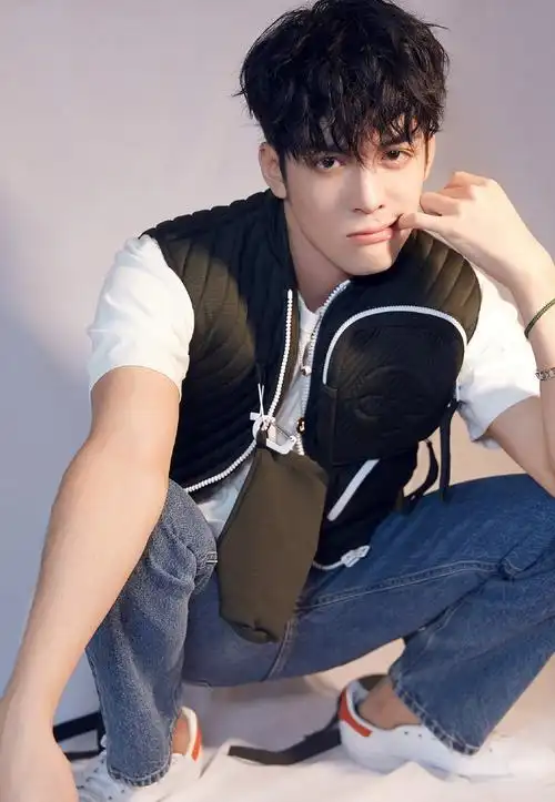 曾舜晞相关图片