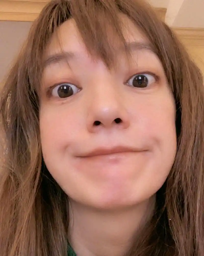 赵薇晒照分享春节日常,一双大眼格外撩人,皮肤状况却令人堪忧!