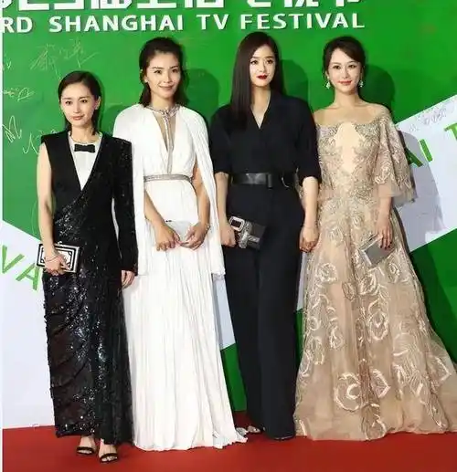 看98斤刘涛和110斤蒋欣合影,彻底没体重焦虑,身材比气质更新的_时尚