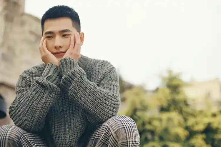 杨洋寸头还挺萌的感觉乖乖的