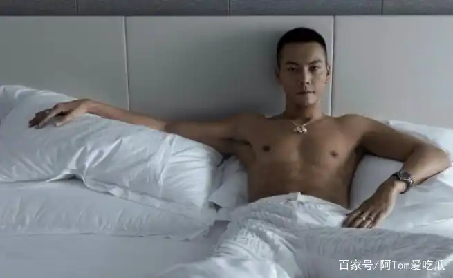肌肉型男"穿衣代表"陈伟霆,全身荷尔蒙爆棚,网友:白t真的无敌