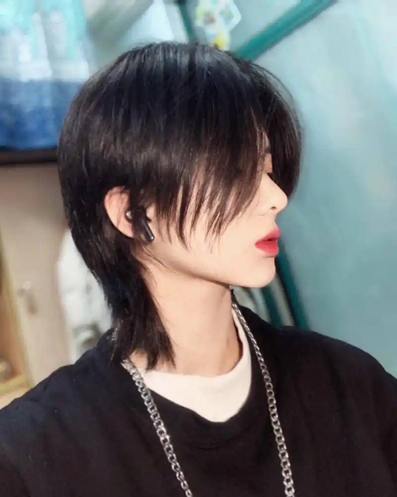 关于女生狼尾 找了几张一周前刚剪完拍的照片,做一下参考 也没和tony