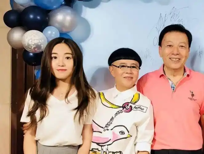 刘纯燕:数十年容颜不老,丈夫的宠溺是她的后盾_王宁_朋友_女孩子