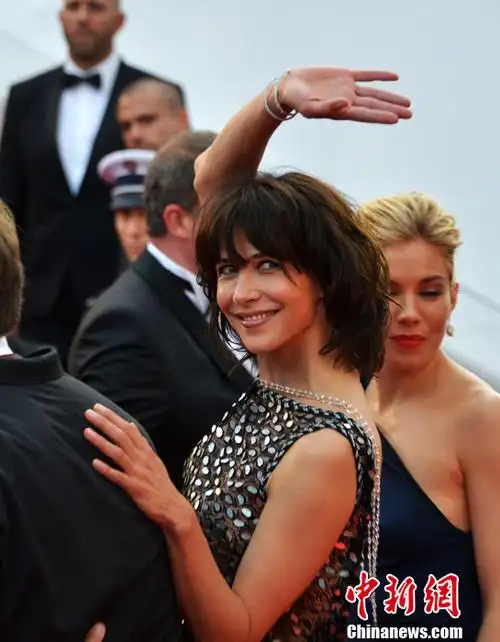 第68届戛纳电影节开幕 众星闪耀红毯[组图]