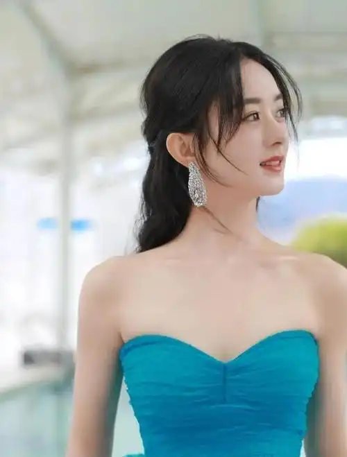 赵丽颖是1987年出生,属兔的生肖,她非常可爱,勤劳,阳光,有想象力,读书