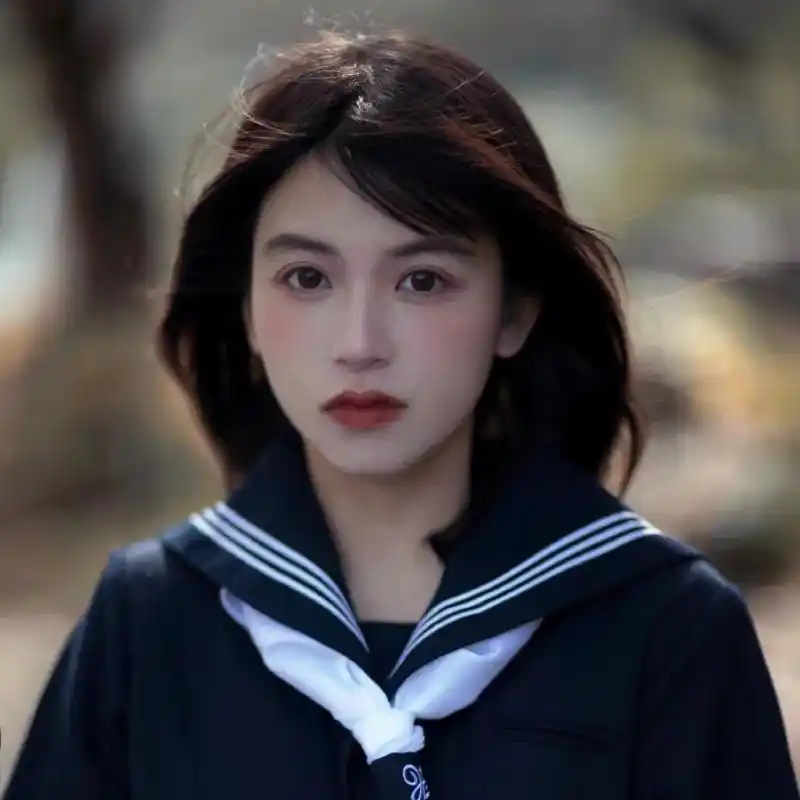 小清新日系女生头像:我字字皆你,你却句句非我