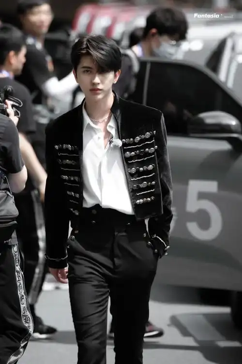 蔡徐坤宫廷风造型##奔跑吧蔡徐坤