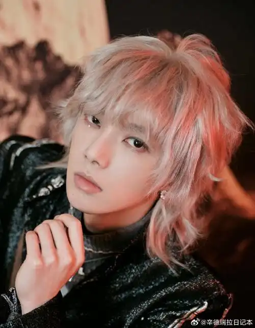 华晨宇白色狼尾造型##华晨宇漫撕男造型