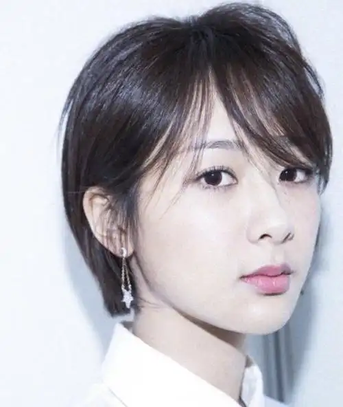 为何杨紫总留短发?看到她扎丸子头的样子,网友:还是放下头发吧.