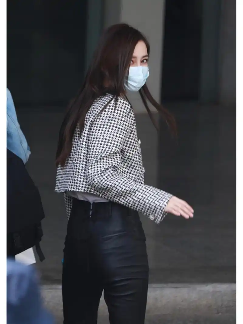angelababy私服穿搭 回眸抓拍都那么好看 angelababy杨颖上班私服科