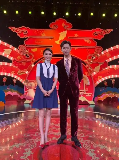 30岁龙洋代替董卿主持《诗词大会》太厉害,大气甜美比佟丽娅惊艳