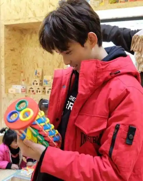 原创95后三小王刘昊然王俊凯和吴磊谁能先登顶