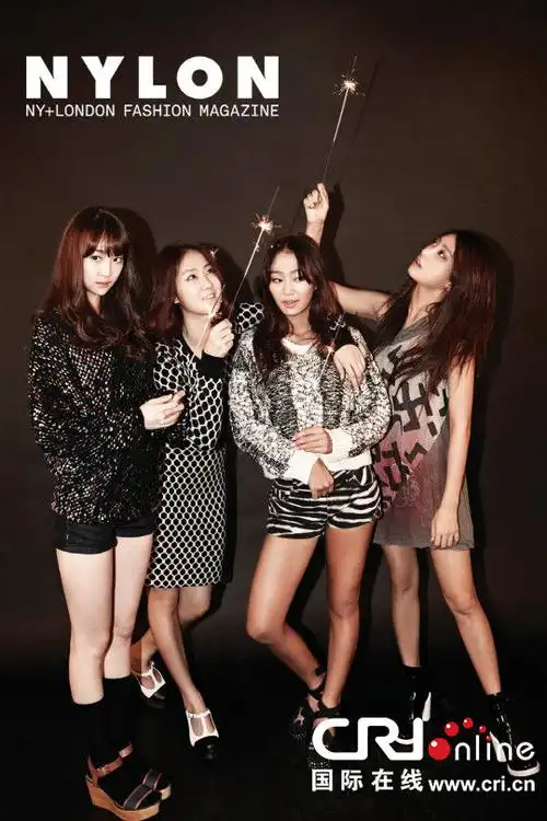 sistar时尚杂志写真曝光活泼俏皮成员展百变魅力