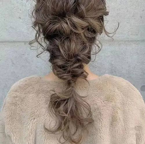 的感觉就算满头烫也丝毫不会显老卷不要过于密集只要弧度自然其实烫