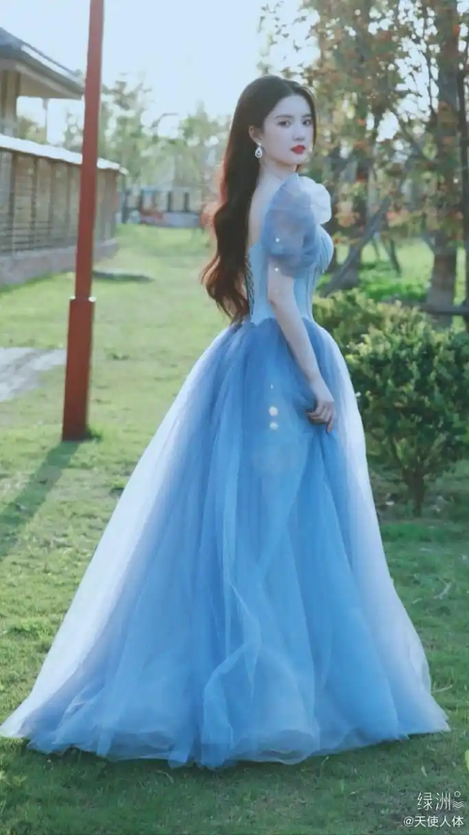 刘些宁淡蓝色公主纱裙. #刘些宁