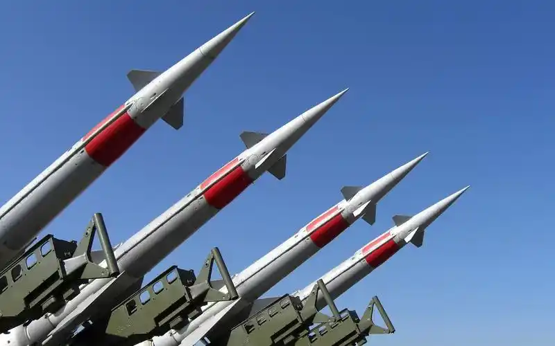 就在中国家门口,4枚核导弹进入发射程序,3枚瞄准中国上空_哔哩哔哩 (