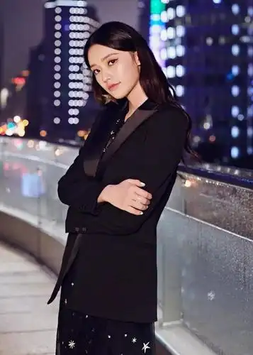 当女明星们穿上职业装秒变时尚女强人你最爱哪一个