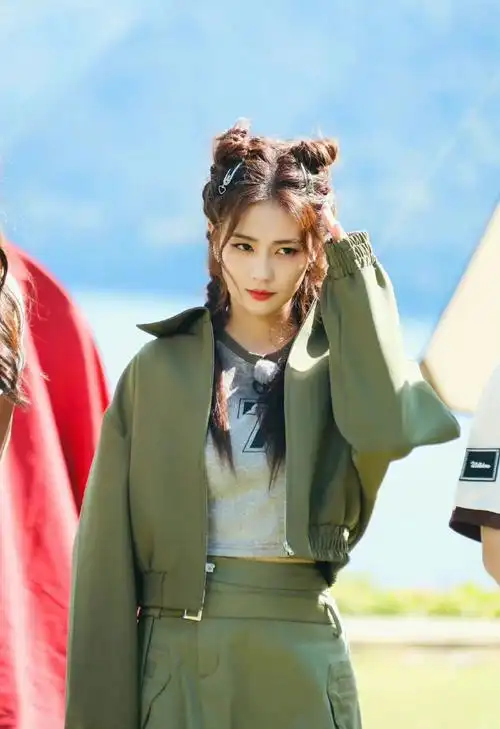 白鹿奔跑吧双马尾丸子头造型##白鹿双马尾丸子头造型路透图