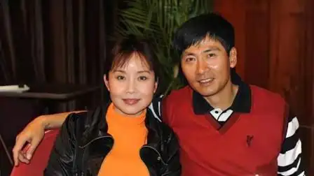 胡月老公首次曝光,王为念惊呼:他是你老公啊!胡月罕见谈家庭