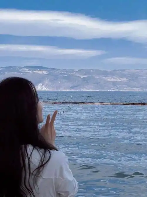 八卦刘诗诗深夜晒美照营业面朝大海心情愉悦意外曝光当前所在地