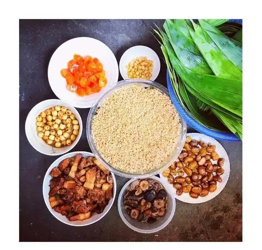 大家一起准备了包粽子的材料