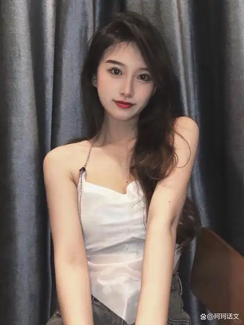 我拍着他的肩膀,一副人小鬼大的模样告诉他."你以后就是我的人了!