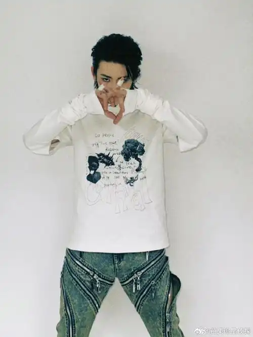 《你好星期六》签名福利来啦  关注小芒 @ 3个好友,转赞本条博文,就有