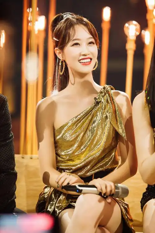 蓝盈莹乘风破浪的姐姐舞台照图片