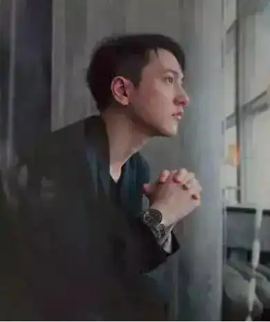 现实版"花泽类",香港豪门汤臣集团二公子恋情惹碎9亿少女梦_汤珈铖