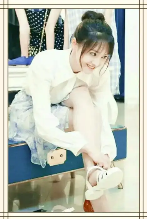 郑爽这脸,男人看了都怀疑人生,网友:赶紧去治吧,别出来吓人了