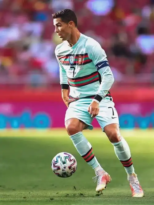 c罗[话题]# #足球[话题]# #足坛颜值大赏[话题]# #我的足球初恋[惶忖