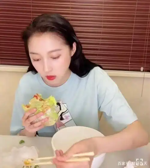 关晓彤网晒自制减肥三明治菜