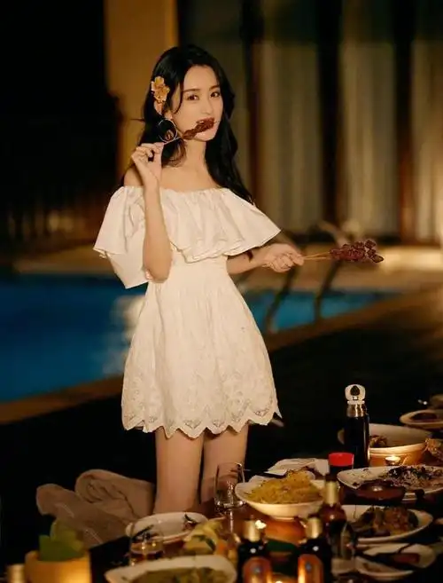 赵丽颖真是"人间仙子",一袭鎏金薄纱裙散发贵妇气质,气场开挂|裙摆|长