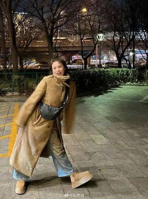 马思纯的"脏裤子",看得出有点时髦功底!_风格_造型_材质