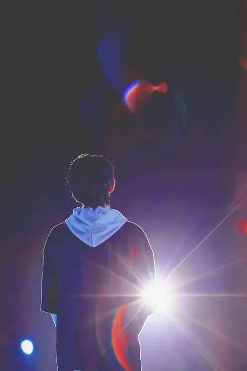 tfboys分享200518易烊千玺背影杀人未能相见也甘愿追随