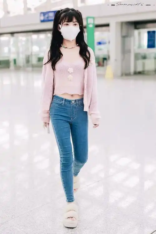 穿好粉色让你一秒减龄,热巴虞书欣爱不释手,美到立刻重回18岁了