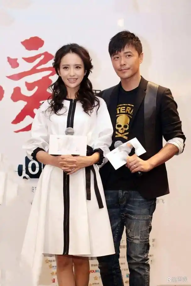 不知不觉,一晃到2022年了,佟丽娅和陈思诚离婚也快1年多了,曾经被无数