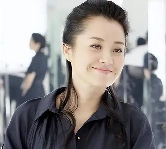 她一生 "风流成性,老少通吃",撩汉无数,至今54岁却依旧单身_许晴_感情