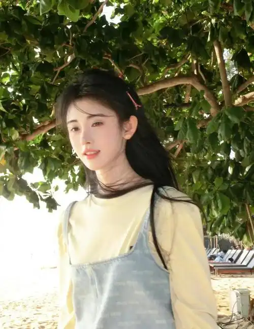 美女演员鞠婧祎最新游玩美照释出啦元气少女耶