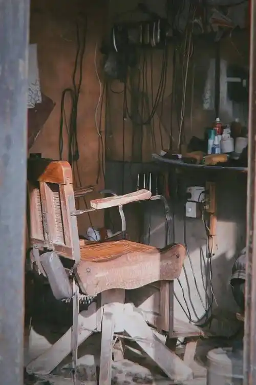 海盐老式理发店推剪间的无声岁月