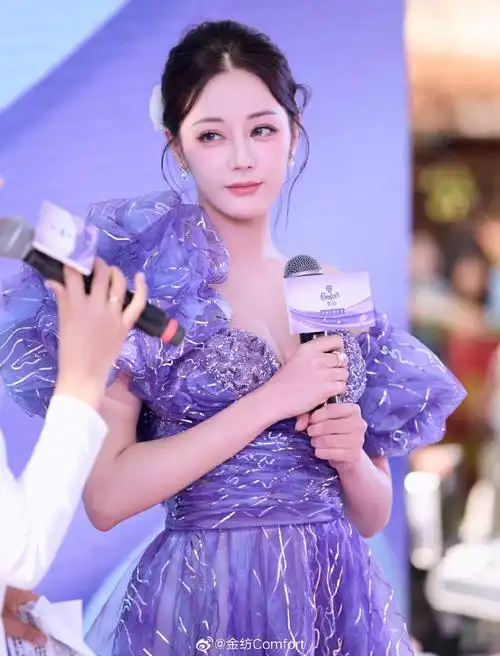 一身绝绝"紫"仙女裙的热巴简直是童话里走出来的香香软软的紫罗兰