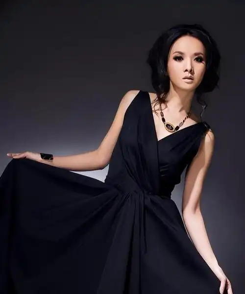 在两人故事看似走向终结之际,师小红却意外地再次拨通了谢兰的电话,让