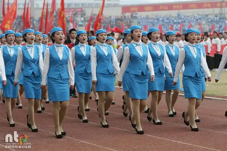 别人家的运动会这么玩入场方式出奇招空姐护士齐助阵