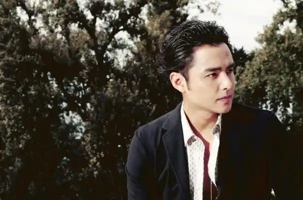 谁不爱25岁的明道?可惜,44岁的明道却过得很惨!