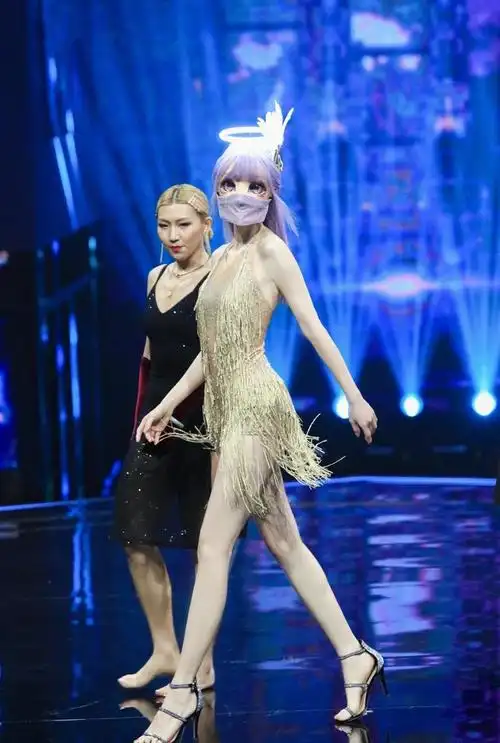 张俪节目秀火辣舞蹈舞姿性感优美魔鬼身材惹人羡