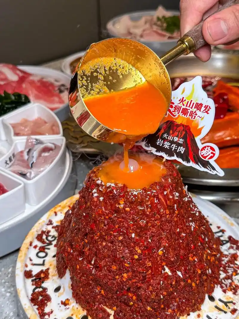 成都火锅推荐!能吃辣的来.刚开业就排起了队! 看来大龙燚 - 抖音