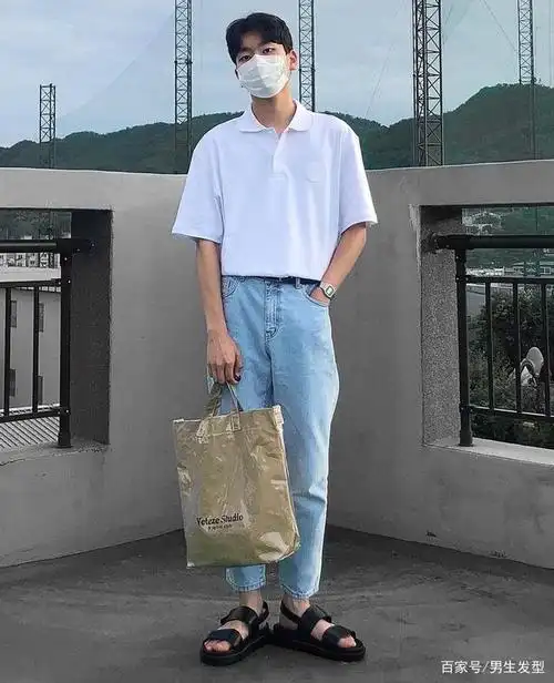 尤其是搭配不同的裤子,能够给自己打造很不一样的时尚造型