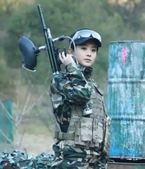 赵丽颖的军装照,直接让人添屏,漂亮的都掉渣了!